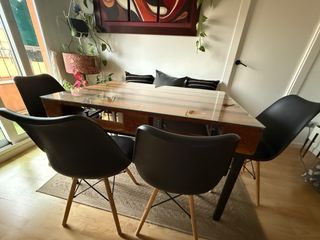 Mesa y sillas comedor negro y madera