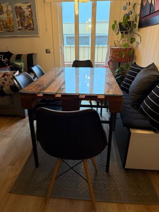 Mesa y sillas comedor negro y madera