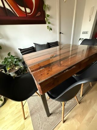 Mesa y sillas comedor negro y madera