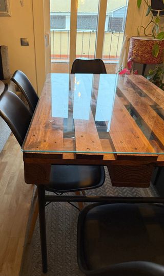 Mesa y sillas comedor negro y madera