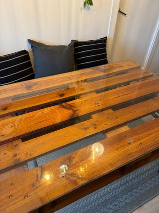 Mesa y sillas comedor negro y madera