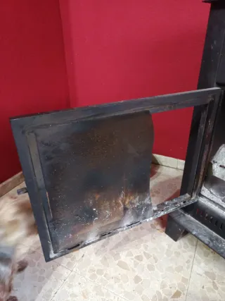 Estufa de leña grande y bonita