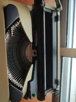 Máquina de escribir Olivetti Lettera 10