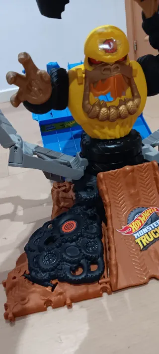 Pista Hot Wheels Monster Trucks