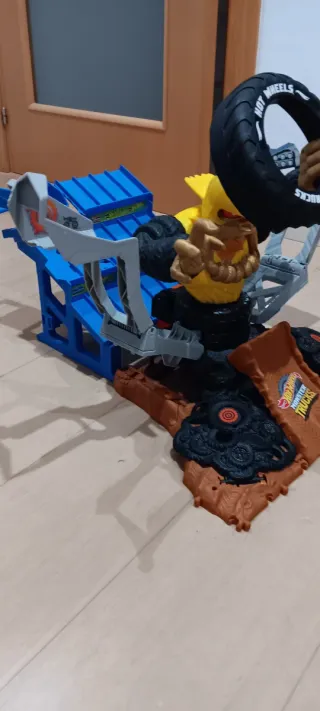 Pista Hot Wheels Monster Trucks