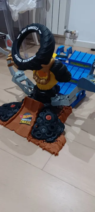 Pista Hot Wheels Monster Trucks