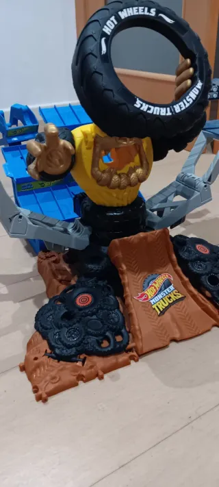 Pista Hot Wheels Monster Trucks