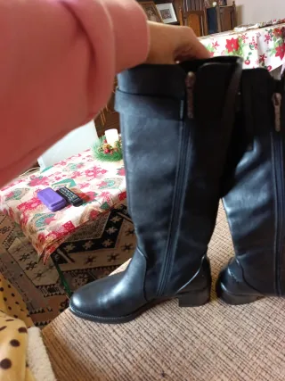 Botas altas negras nuevas