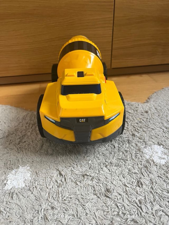 Camión cementera CAT amarillo con luces y sonido