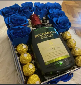 Caja Rosas Eternas con Buchanan's 12 Años