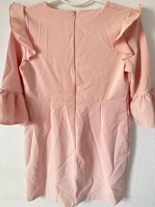 Vestido rosa con volantes