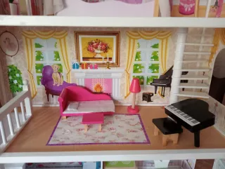 Casa de muñecas de madera