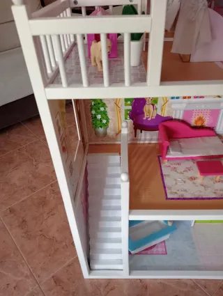 Casa de muñecas de madera