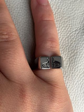 Anillo Vivienne Westwood Ajustable Plata