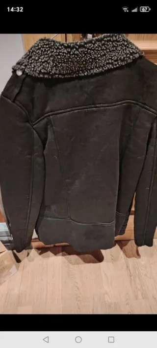 Cazadora negra con borreguito