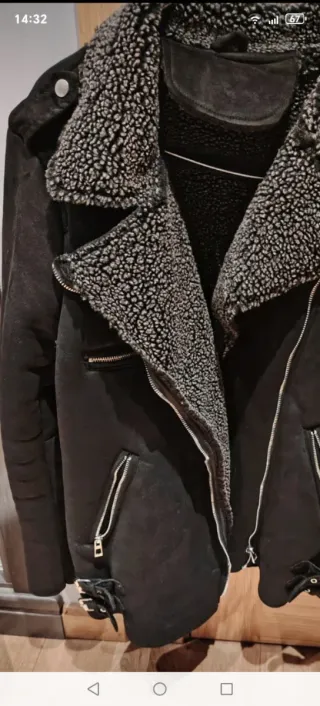 Cazadora negra con borreguito