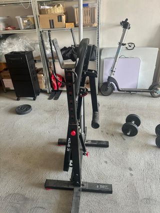 Banco de pesas + barra, mancuernas y discos