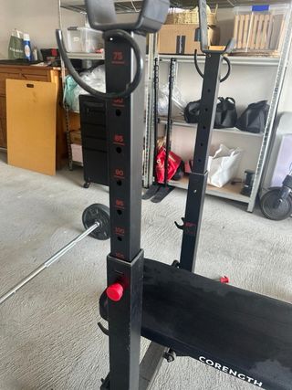 Banco de pesas + barra, mancuernas y discos