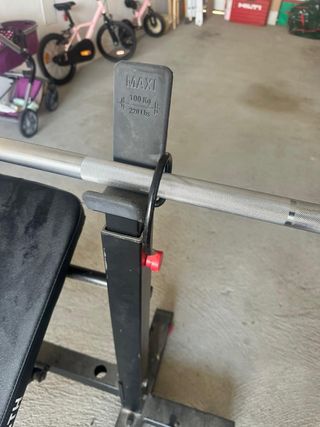 Banco de pesas + barra, mancuernas y discos