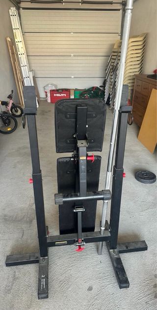 Banco de pesas + barra, mancuernas y discos