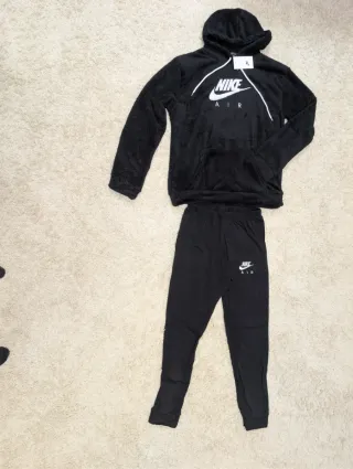 Conjunto deportivo Lacoste negro/mujer naik