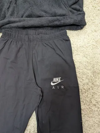 Conjunto deportivo Lacoste negro/mujer naik