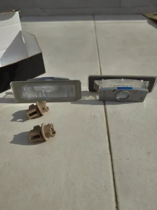 Protectores umbral puerta,luz matrícula goma pedal