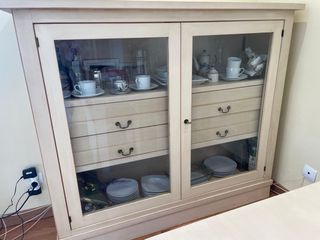 Aparador de madera maciza en color blanco