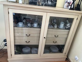 Aparador de madera maciza en color blanco