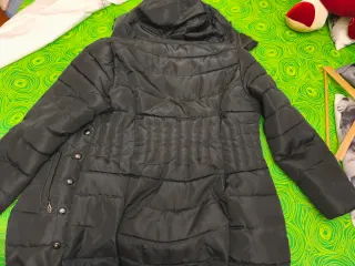 Abrigo acolchado negro talla XL