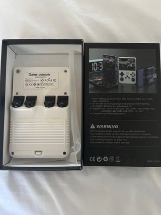 Consola de videojuegos WOW R36S Blanca