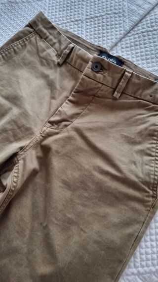 Pantalón chino Pull and Bear beige