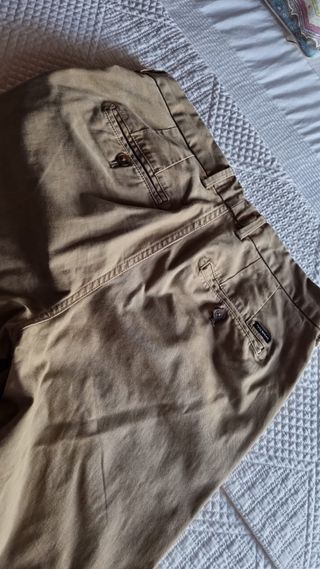 Pantalón chino Pull and Bear beige