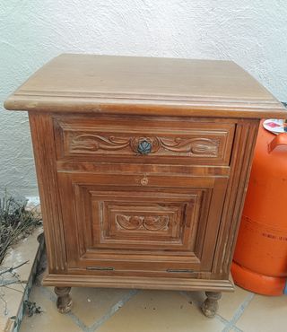 Cabecero de cama de madera tallada