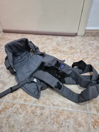 Mochila porta bebé Chicco gris