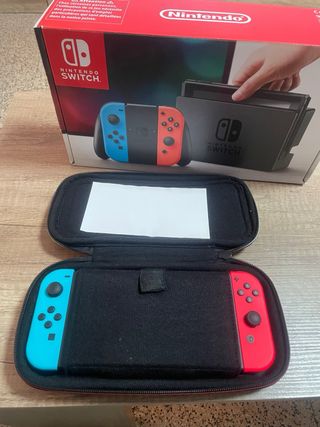 Nintendo Switch + Super Mario Odyssey Case