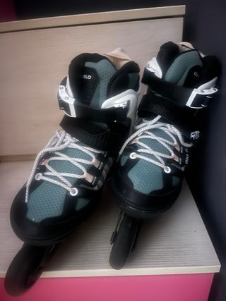 Patines en línea + casco + bolsa