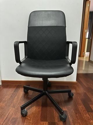 Silla giratoria Ikea REMBERGET negra