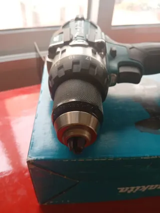 Taladro Percutor Inalámbrico Makita DHP489Z