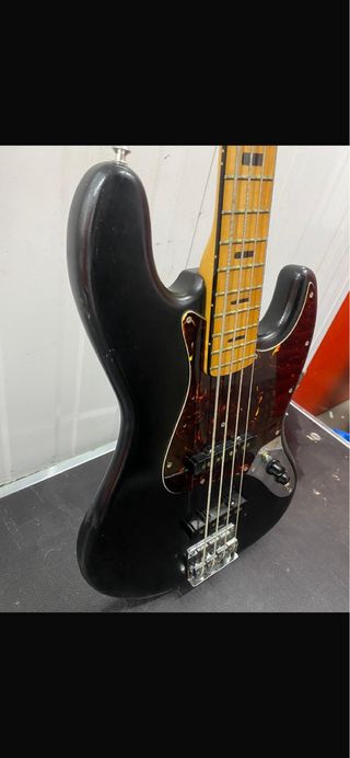 Bajo Eléctrico Shiro