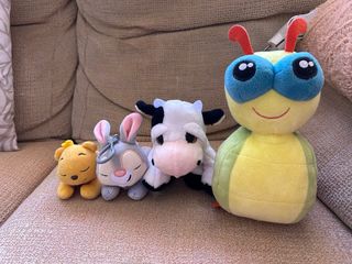 Lote Peluches Disney y Hormiga. 4 peluches Disney