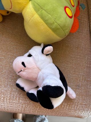 Lote Peluches Disney y Hormiga. 4 peluches Disney