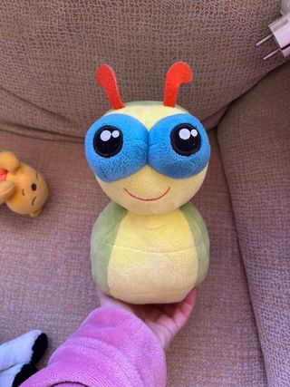 Lote Peluches Disney y Hormiga. 4 peluches Disney