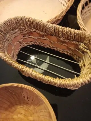 Lote de cestas de mimbre y tela