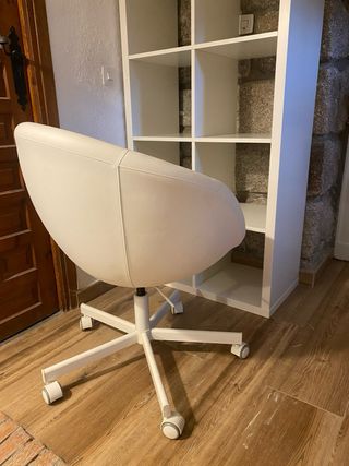 Silla ikea SKRUVSTA de oficina blanca como nueva.