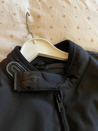 Chaqueta de moto negra