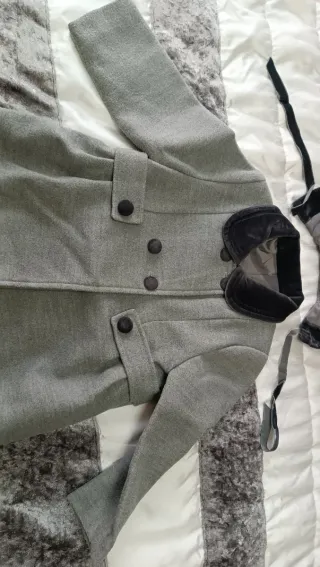Abrigo gris con gorro T. 36 meses