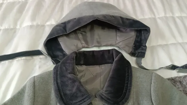 Abrigo gris con gorro T. 36 meses