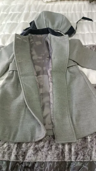 Abrigo gris con gorro T. 36 meses