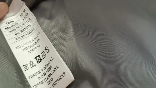 Abrigo gris con gorro T. 36 meses